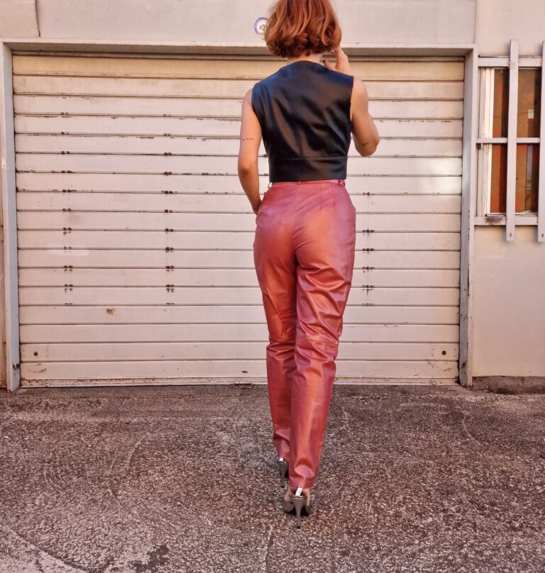 Pantalone in pelle rosa metallic - immagine 4