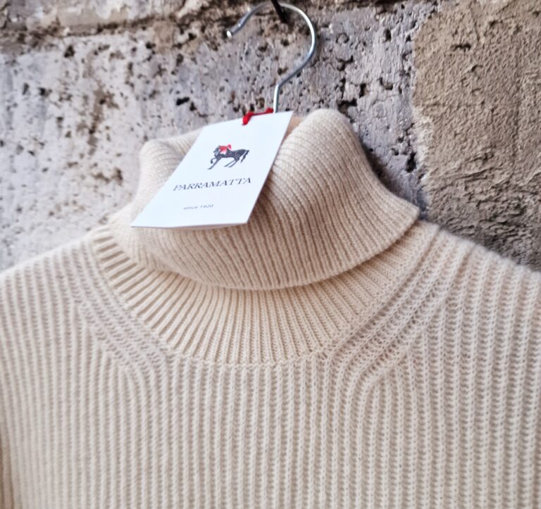 Maglione dolcevita panna by Parramatta in 100% lambswool - immagine 3