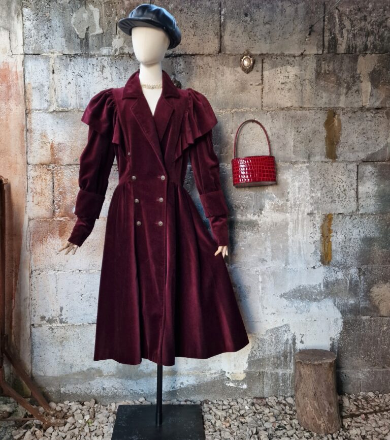 Roccobarocco vintage Victorian coat Burgundy