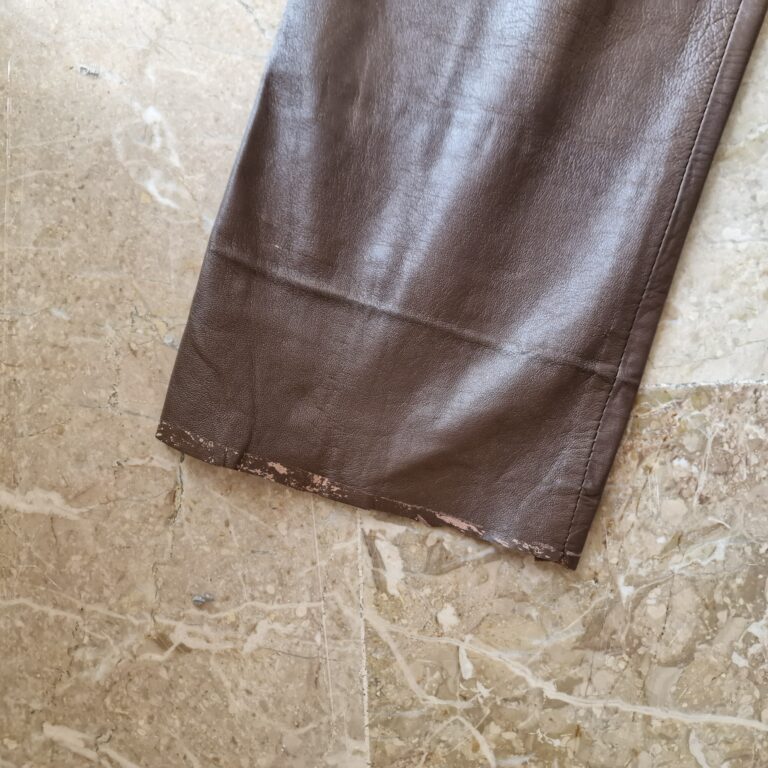 Pantaloni in pelle chocolate con cintura - immagine 6