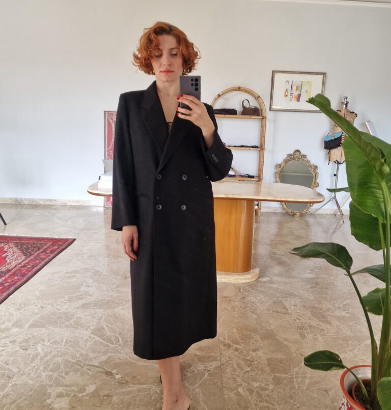 Cappotto vintage nero doppiopetto - immagine 2