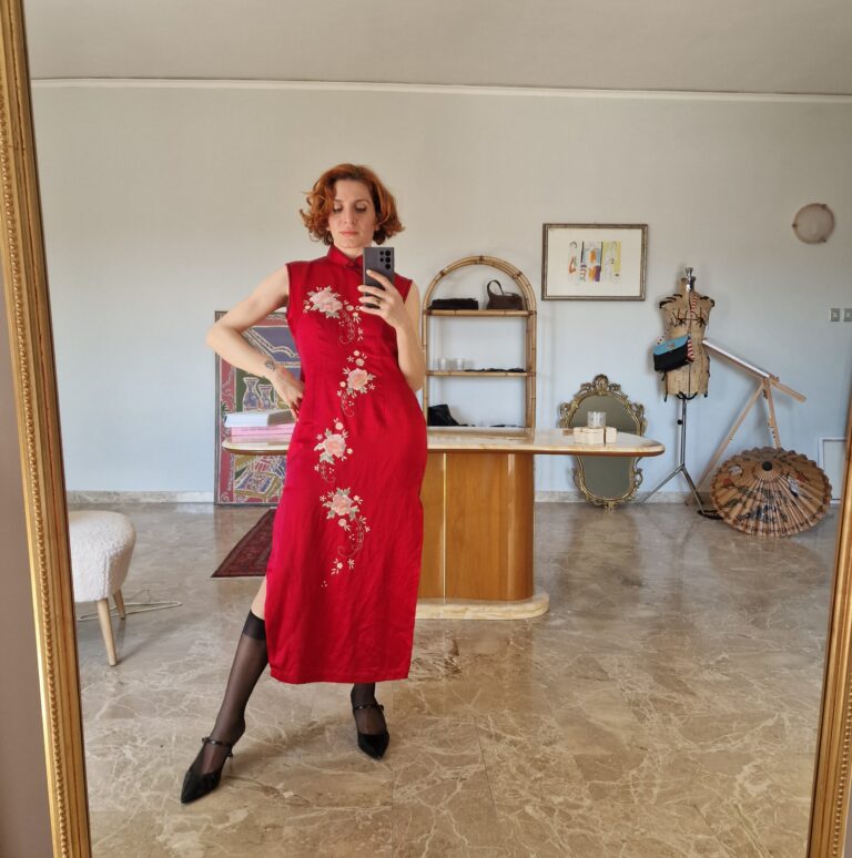 Abito qipao rosso amaranto in 100% Seta - immagine 4