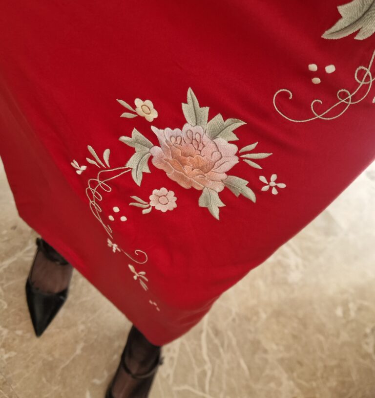 Abito qipao rosso amaranto in 100% Seta - immagine 8