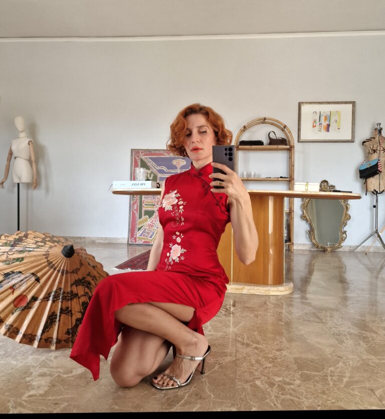 Abito qipao rosso amaranto in 100% Seta - immagine 5