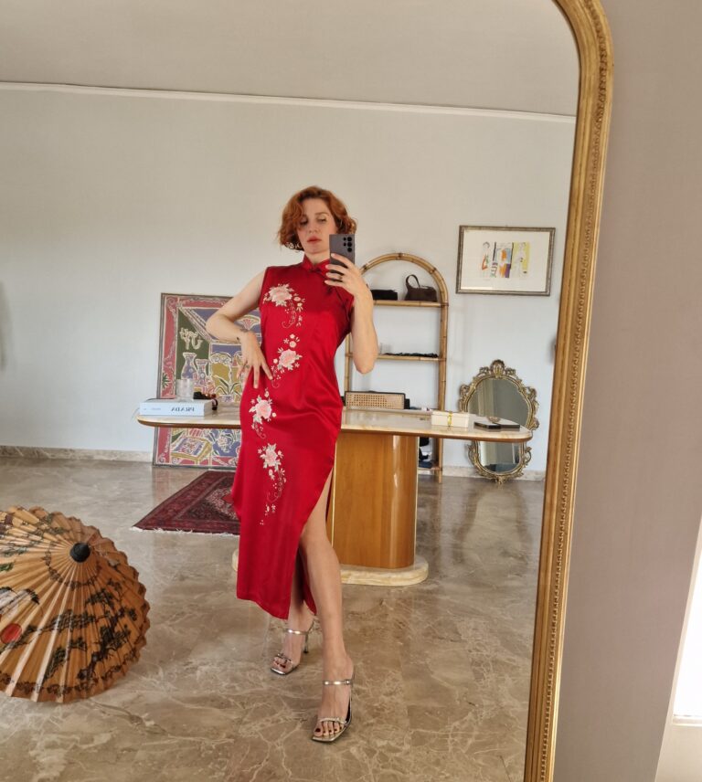 Abito qipao rosso amaranto in 100% Seta - immagine 2